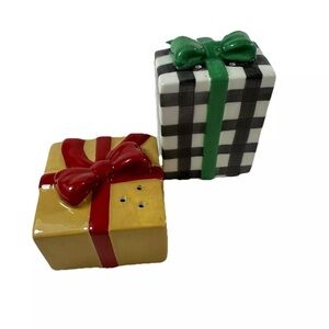 Hallmark CHRISTMAS PRESENTS SALT & PEPPER SHAKERS/New Box